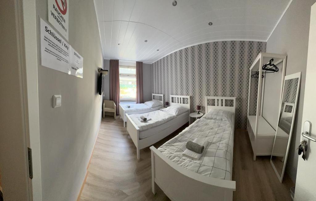 Eva'S Hostel - Self Check-In & Only Private Rooms Dusseldorf Exterior photo